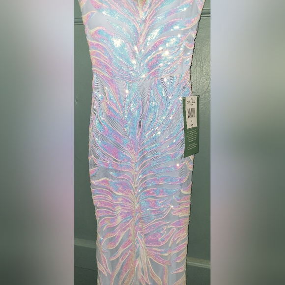 B Smart Sleeveless Sequin Scroll Bodycon Dress Sky Blue. Juniors 3. Brand New. - Picture 5 of 11